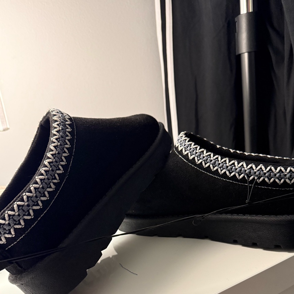 Streetwear Society Black Slippers with White Accents